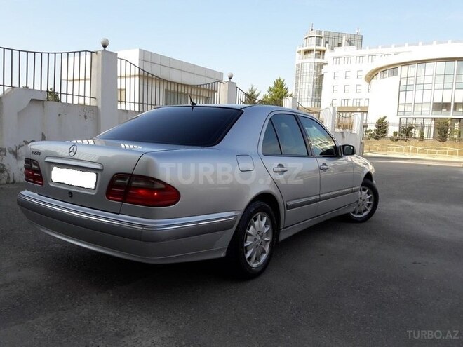 Mercedes E 220 2000, 260,000 km - 2.2 l - Bakı