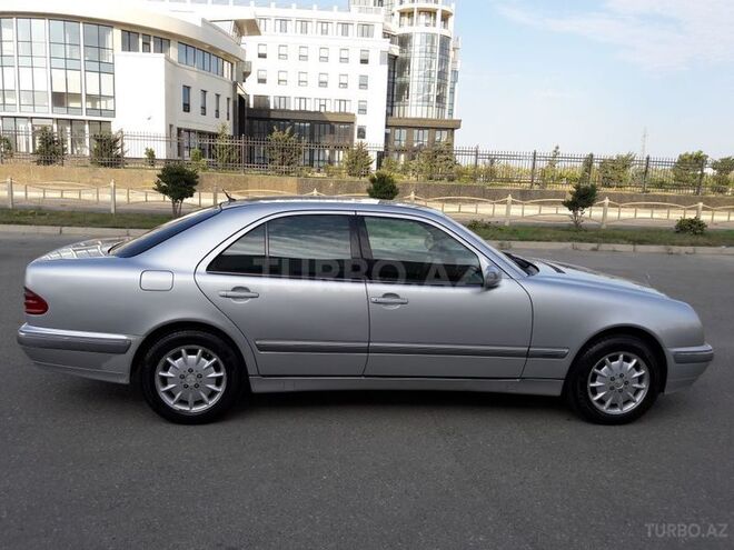 Mercedes E 220 2000, 260,000 km - 2.2 l - Bakı