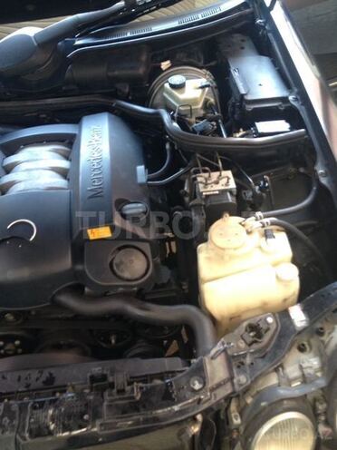 Mercedes E 240 2002, 141,800 km - 2.6 l - Ağcabədi