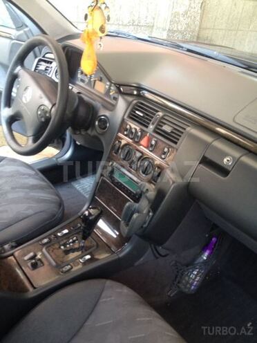 Mercedes E 240 2002, 141,800 km - 2.6 l - Ağcabədi