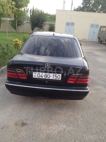 Mercedes E 240 2002, 141,800 km - 2.6 l - Ağcabədi