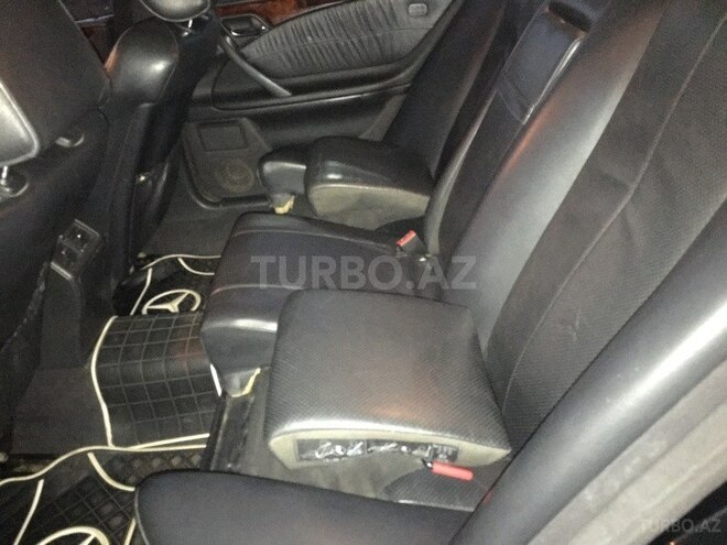 Mercedes E 220 2001, 323,674 km - 2.2 l - Bakı