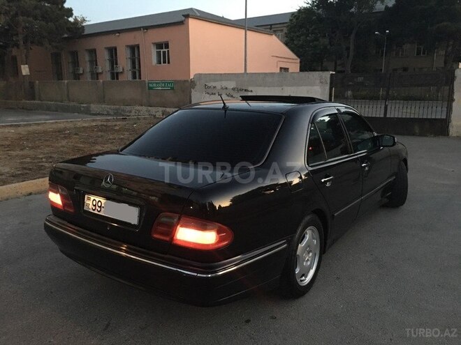 Mercedes E 220 2001, 323,674 km - 2.2 l - Bakı