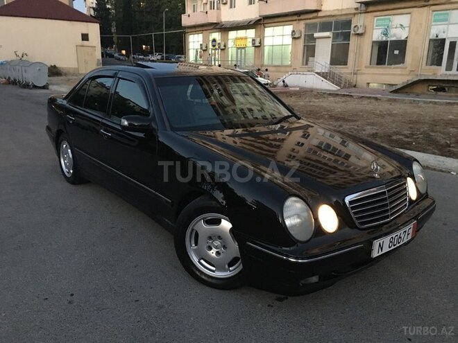 Mercedes E 220 2001, 323,674 km - 2.2 l - Bakı