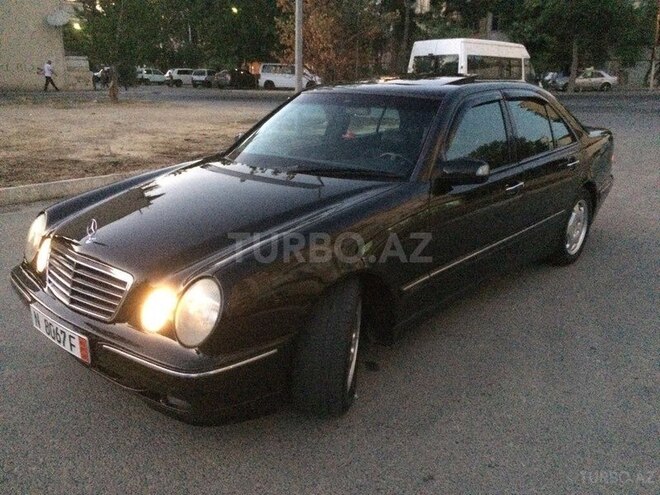 Mercedes E 220 2001, 323,674 km - 2.2 l - Bakı
