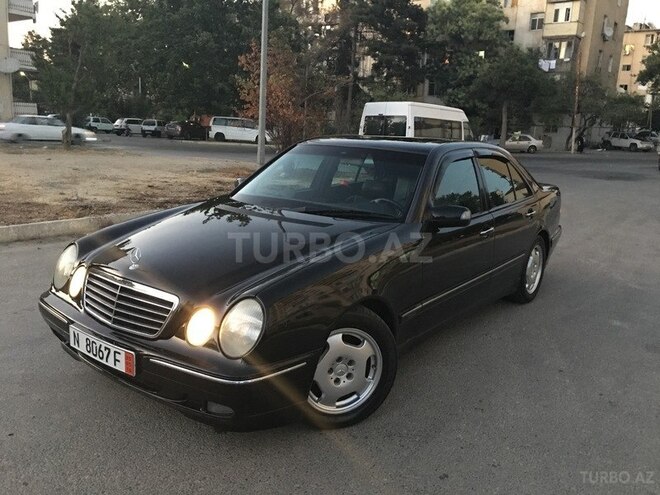 Mercedes E 220 2001, 323,674 km - 2.2 l - Bakı