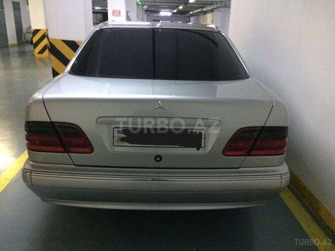 Mercedes E 220 2001, 216,000 km - 2.2 л - Bakı