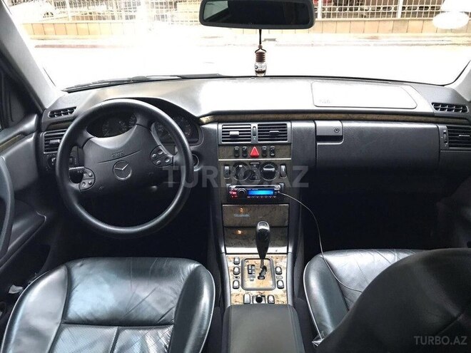 Mercedes E 220 2001, 216,000 km - 2.2 л - Bakı