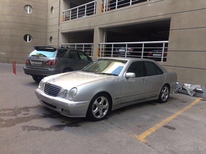 Mercedes E 220 2001, 216,000 km - 2.2 л - Bakı