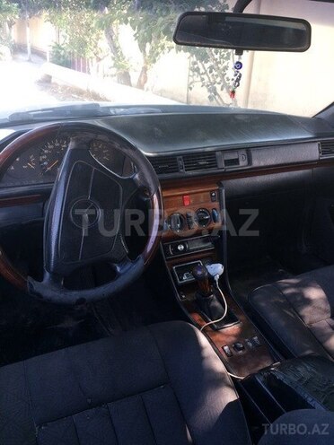 Mercedes E 200 1993, 250,000 km - 2.0 l - Bakı