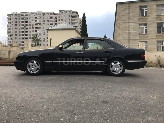 Mercedes E 270 2002, 330,000 km - 2.1 l - Bakı
