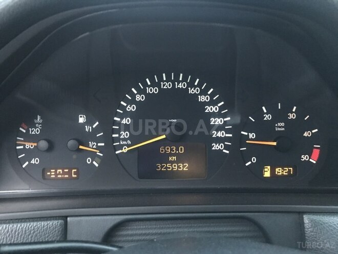 Mercedes E 270 2002, 330,000 km - 2.1 l - Bakı