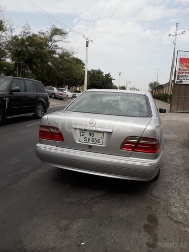 Mercedes E 240 1999, 260,000 km - 2.6 l - Bakı