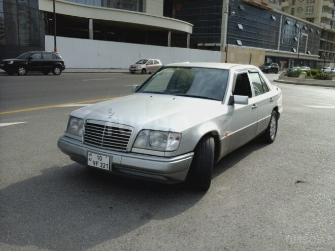 Mercedes E 280 1995, 333,500 km - 2.8 л - Bakı