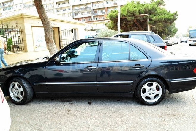 Mercedes E 270 2001, 225,000 km - 2.7 л - Bakı
