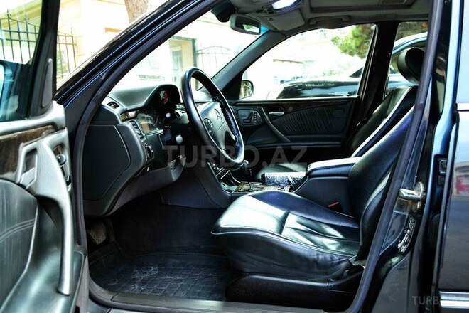 Mercedes E 270 2001, 225,000 km - 2.7 л - Bakı