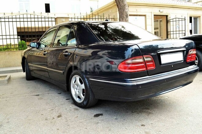 Mercedes E 270 2001, 225,000 km - 2.7 л - Bakı