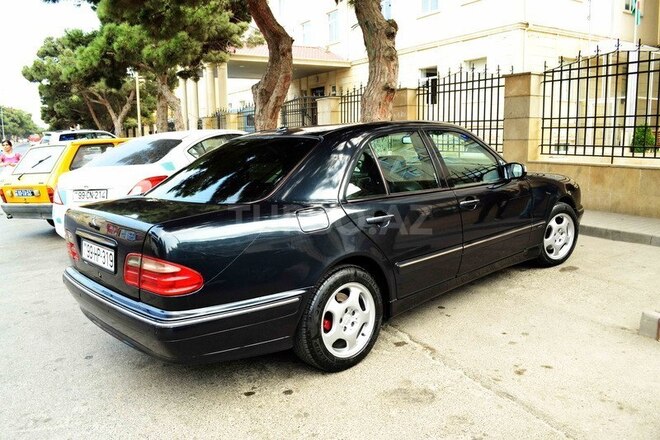 Mercedes E 270 2001, 225,000 km - 2.7 л - Bakı