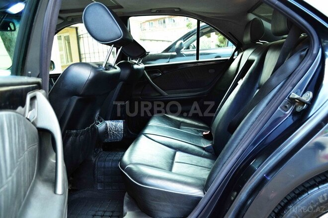 Mercedes E 270 2001, 225,000 km - 2.7 л - Bakı