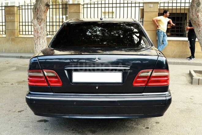 Mercedes E 270 2001, 225,000 km - 2.7 л - Bakı