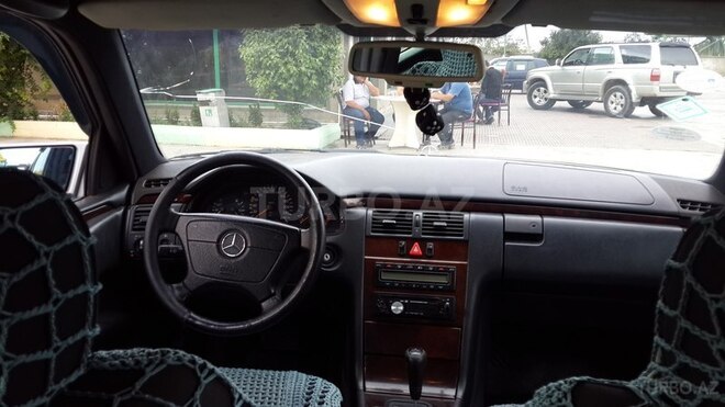 Mercedes E 200 1996, 325,000 km - 2.0 л - Şəmkir