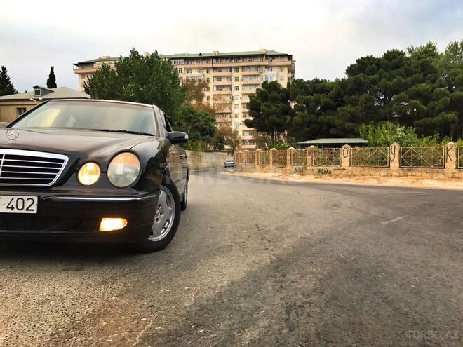 Mercedes E 220 2001, 328,000 km - 2.3 l - Liman