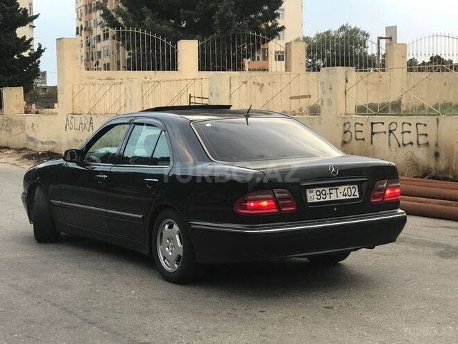 Mercedes E 220 2001, 328,000 km - 2.3 l - Liman