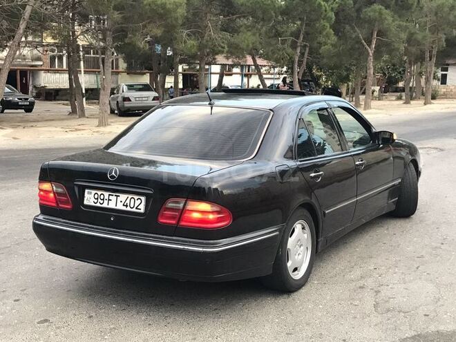 Mercedes E 220 2001, 328,000 km - 2.3 l - Liman