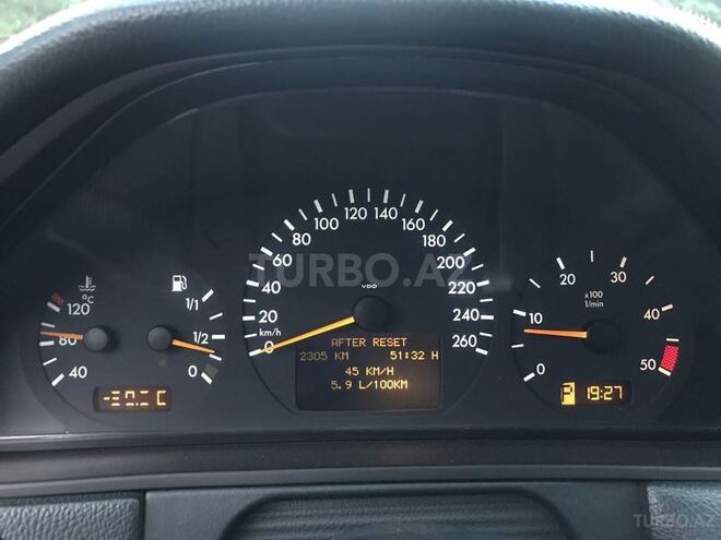Mercedes E 220 2001, 328,000 km - 2.3 l - Liman