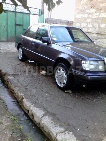 Mercedes E 200 1993, 30,000 km - 0.1 l - Bakı
