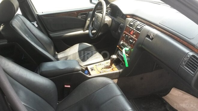 Mercedes E 220 1998, 240,000 km - 2.2 л - Bakı