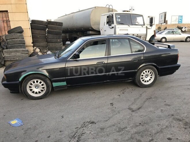 BMW 520 1988, 300,000 km - 2.0 l - Bakı