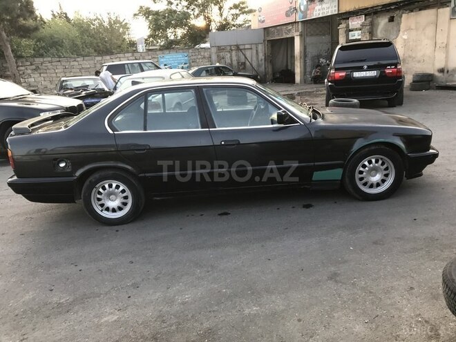 BMW 520 1988, 300,000 km - 2.0 l - Bakı