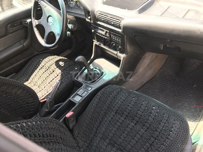 BMW 520 1988, 300,000 km - 2.0 l - Bakı