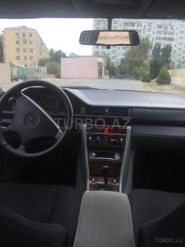 Mercedes E 280 1995, 250,377 km - 2.8 l - Bakı