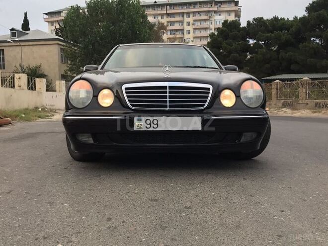 Mercedes E 220 2001, 27,000 km - 2.2 l - Bakı