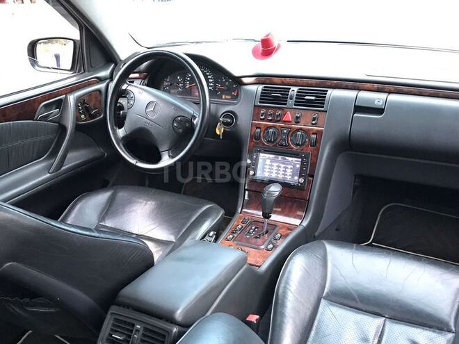 Mercedes E 220 2002, 330,000 km - 2.2 l - Bakı