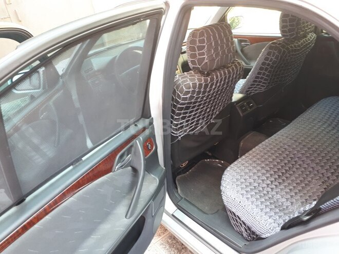Mercedes E 240 2000, 301,000 km - 2.6 l - Bakı