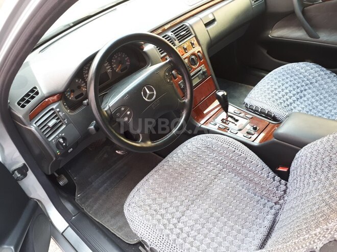 Mercedes E 240 2000, 301,000 km - 2.6 l - Bakı