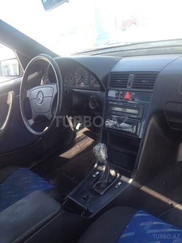 Mercedes 208 D 1999, 291,000 km - 1.8 l - Bakı