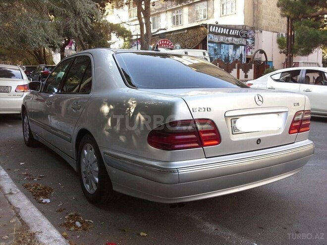 Mercedes E 270 2000, 296,000 km - 2.7 l - Bakı