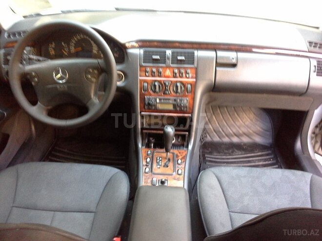 Mercedes E 270 2000, 296,000 km - 2.7 l - Bakı