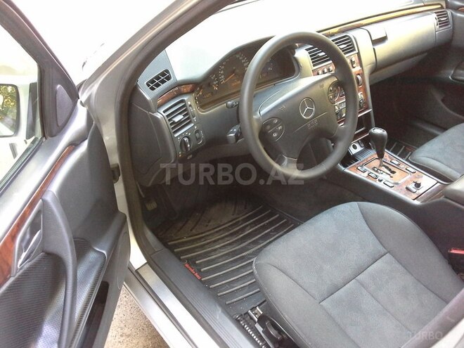 Mercedes E 270 2000, 296,000 km - 2.7 l - Bakı