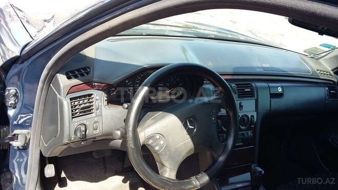 Mercedes E 220 2000, 198,523 km - 2.2 l - Bakı