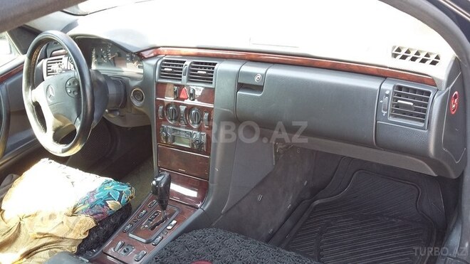 Mercedes E 220 2000, 198,523 km - 2.2 l - Bakı
