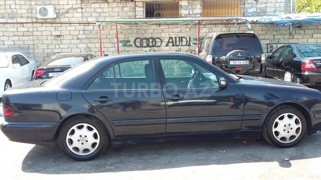 Mercedes E 220 2000, 198,523 km - 2.2 l - Bakı