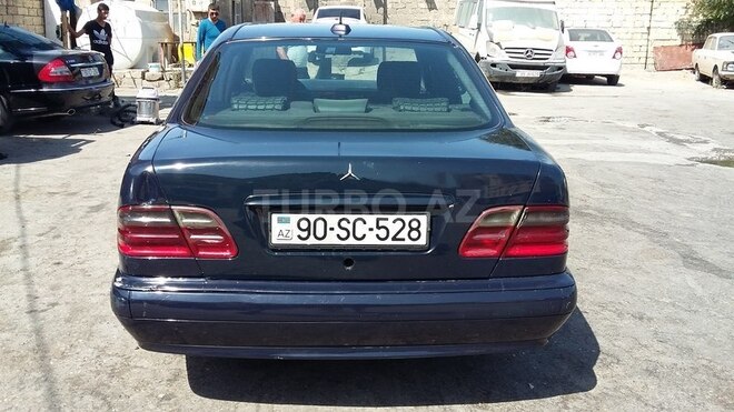 Mercedes E 220 2000, 198,523 km - 2.2 l - Bakı