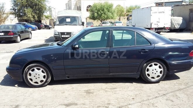 Mercedes E 220 2000, 198,523 km - 2.2 l - Bakı