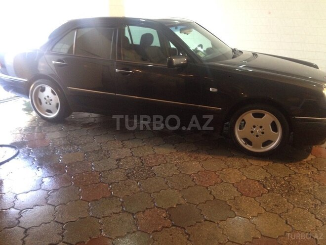 Mercedes E 230 1997, 320,000 km - 2.3 л - Bakı