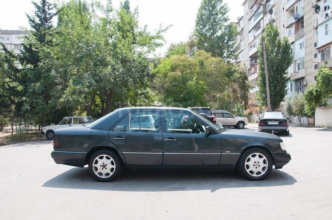Mercedes E 280 1994, 213,000 km - 3.0 л - Bakı